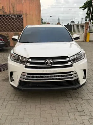 Toyota Highlander XLE 4dr SUV (3.5L 6cyl 6A) 2015 White