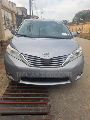 Toyota Sienna XLE 7 Passenger 2011 Silver