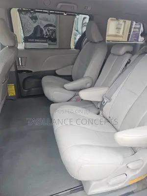 Toyota Sienna XLE 7 Passenger 2011 Silver