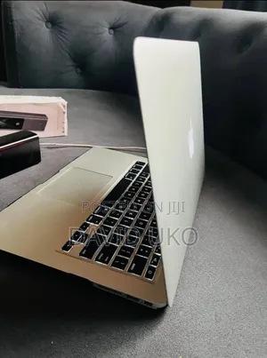 Laptop Apple MacBook Pro 2017 8GB Intel Core i7 SSD 500GB