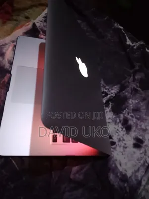 Laptop Apple MacBook Pro 2017 8GB Intel Core i7 SSD 500GB