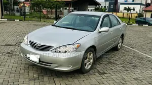 Toyota Camry LE 4dr Sedan (2.4L 4cyl 5A) 2005 Silver