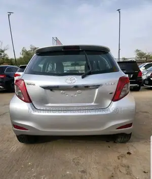 Toyota Yaris LE Hatchback 5dr 2012 Silver