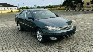 Toyota Camry LE 4dr Sedan (2.4L 4cyl 5M) 2004 Green