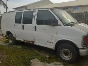 Chevrolet 3500 2000 White