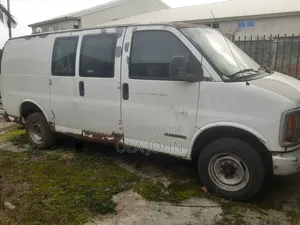 Chevrolet 3500 2000 White