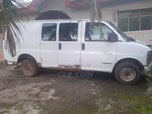 Chevrolet 3500 2000 White