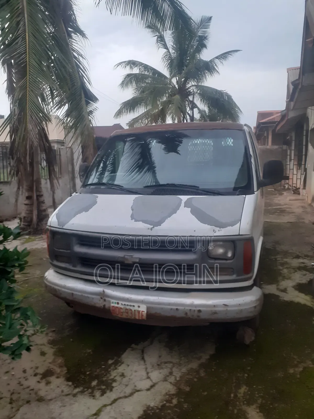 Chevrolet 3500 2000 White