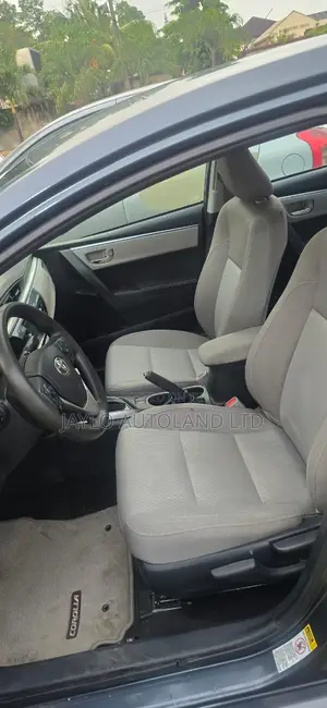 Toyota Corolla LE 4dr Sedan (1.8L 4cyl CVT) 2016 Gray
