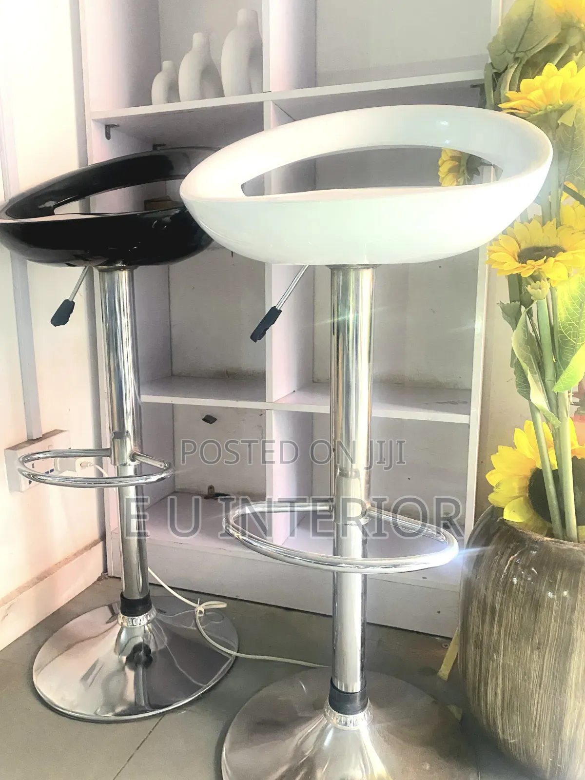 Adjustable Swivel Bar Stool