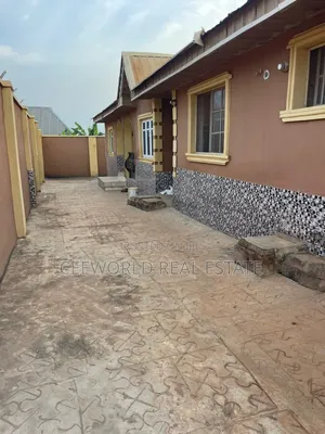 3bdrm Apartment in Asaaju Estate Ojurin for rent