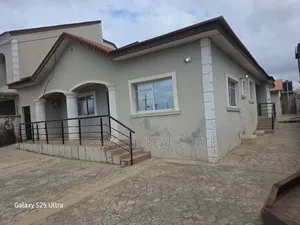 3bdrm Bungalow in Oluyole Main Estate for rent