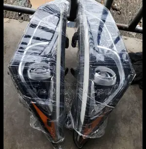 Headlight Hyundai Santa Fe 2017 Model