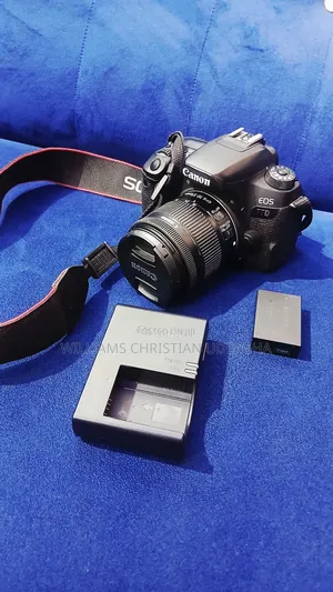Canon 77d With Kit Lens
