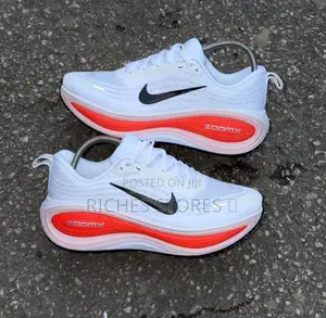 Nike Vomero Plus SNKRS