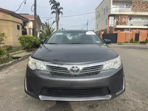 Toyota Camry LE 4dr Sedan (2.5L 4cyl 6A) 2014 Gray
