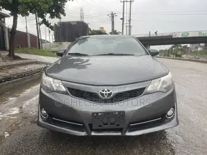 Toyota Camry SE Sport 4dr Sedan w/Prod. End 11/13 (2.5L 4cyl 6A) 2014