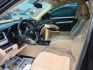 Toyota Highlander XLE 4x4 V6 (3.5L 6cyl 8A) 2018 Black