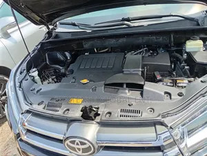 Toyota Highlander XLE 4x4 V6 (3.5L 6cyl 8A) 2018 Black