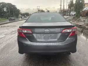 Toyota Camry SE Sport 4dr Sedan w/Prod. End 11/13 (2.5L 4cyl 6A) 2014