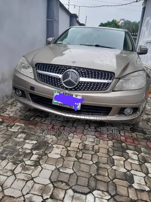 Mercedes-Benz C300 2009 Gold