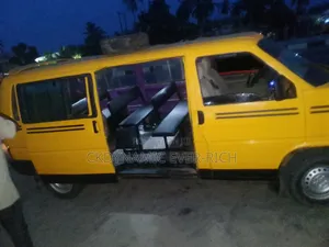 Volkswagen Transporter 2005 Yellow