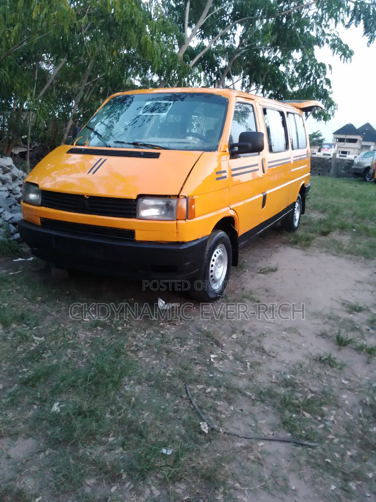 Volkswagen Transporter 2005 Yellow