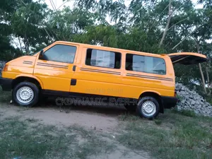 Volkswagen Transporter 2005 Yellow