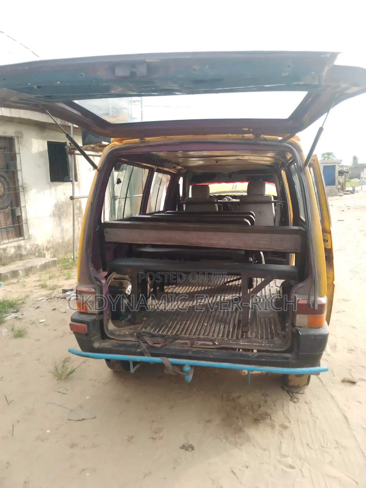 Volkswagen Transporter 2005 Yellow