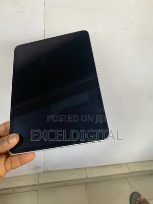 Apple iPad Pro 12.9 (2022) 128 GB Gray