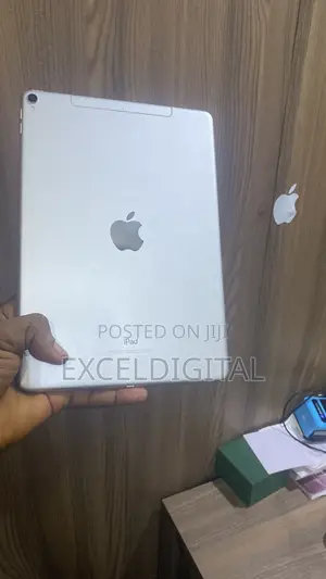 Apple iPad Pro 10.5 (2017) 64 GB Gray
