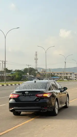 Toyota Camry XLE FWD (2.5L 4cyl 8AM) 2018 Black