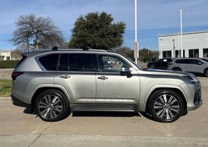 Lexus LX 600 2023 Silver