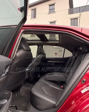Toyota Camry XSE FWD (2.5L 4cyl 8AM) 2018 Red