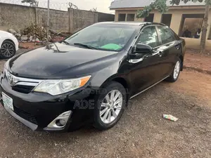 Toyota Camry XLE 4dr Sedan (2.5L 4cyl 6A) 2013 Black