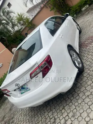 Toyota Camry SE 4dr Sedan (2.5L 4cyl 6A) 2013 White
