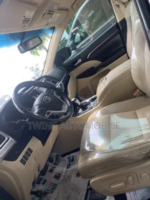 Toyota Highlander Limited 4dr SUV AWD (3.5L 6cyl 6A) 2015 Gray