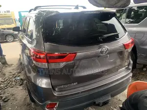 Toyota Highlander Limited 4dr SUV AWD (3.5L 6cyl 6A) 2015 Gray