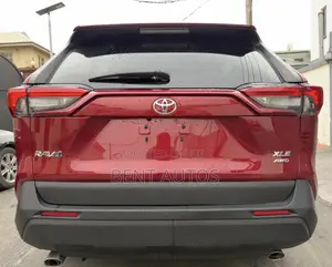 Toyota RAV4 XLE 2021 Burgundy