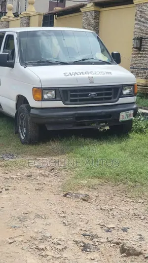 Ford Econoline 2007 White