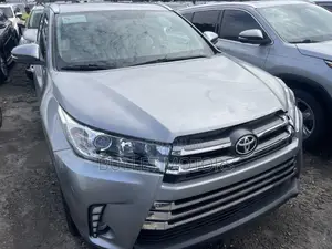 Toyota Highlander Limited 4x4 V6 (3.5L 6cyl 8A) 2017 Gray