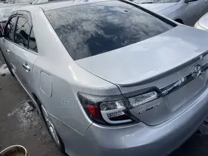 Toyota Camry SE 4dr Sedan (2.5L 4cyl 6A) 2013 Silver