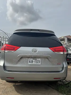 Toyota Sienna LE 8 Passenger 2011 Blue