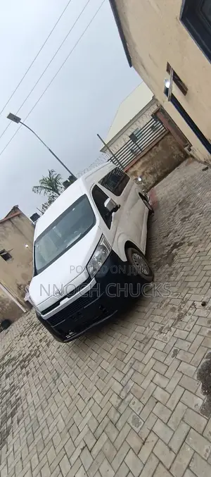 Toyota HiAce 2022 White