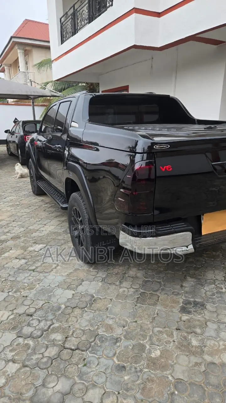 Toyota Hilux 2020 Black