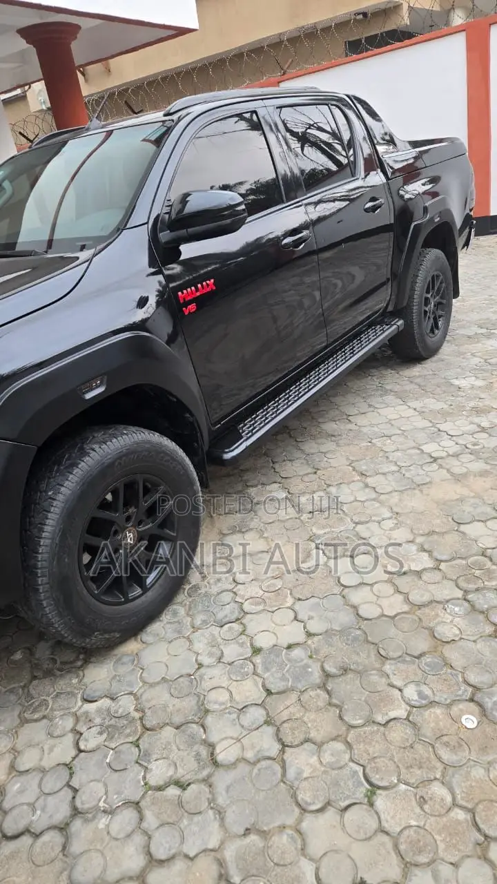 Toyota Hilux 2020 Black