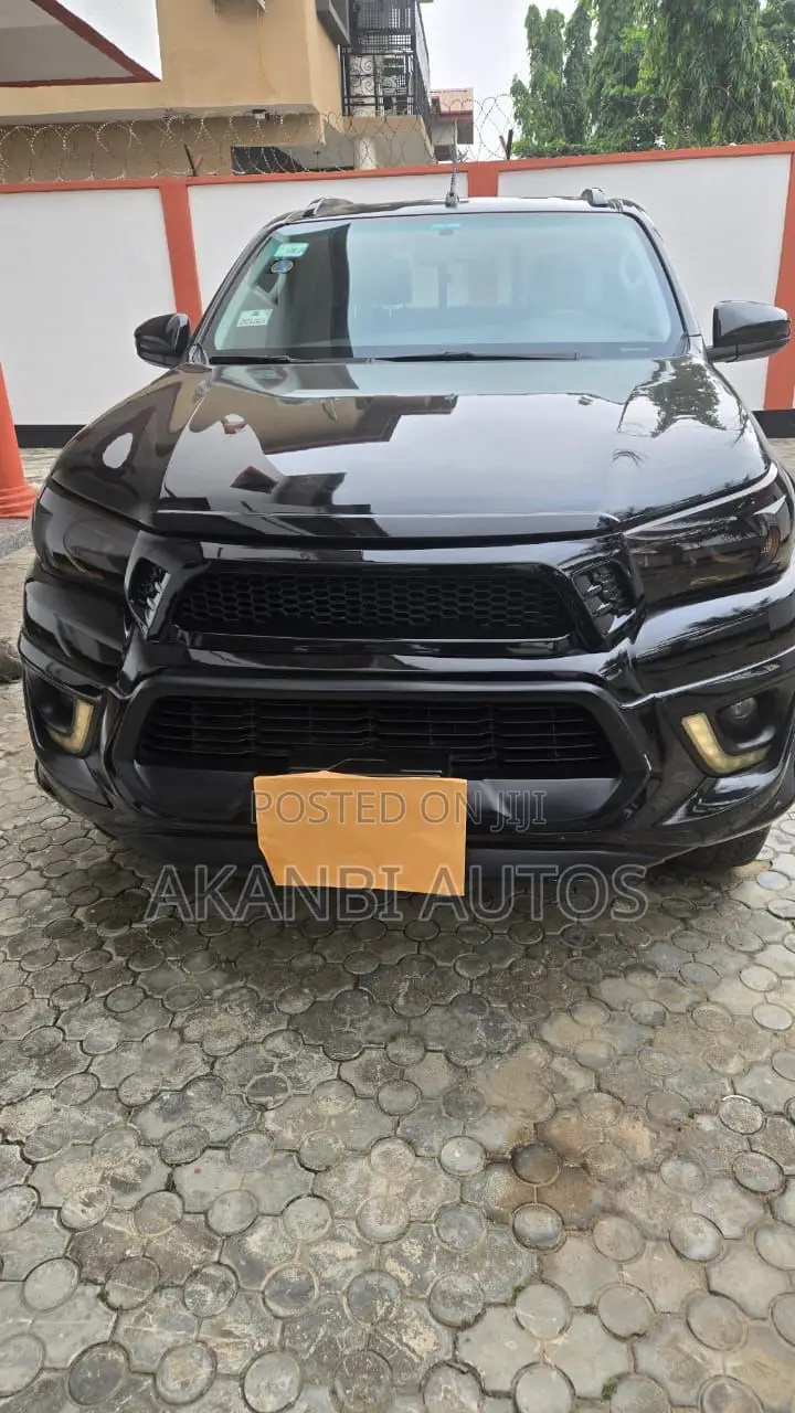 Toyota Hilux 2020 Black