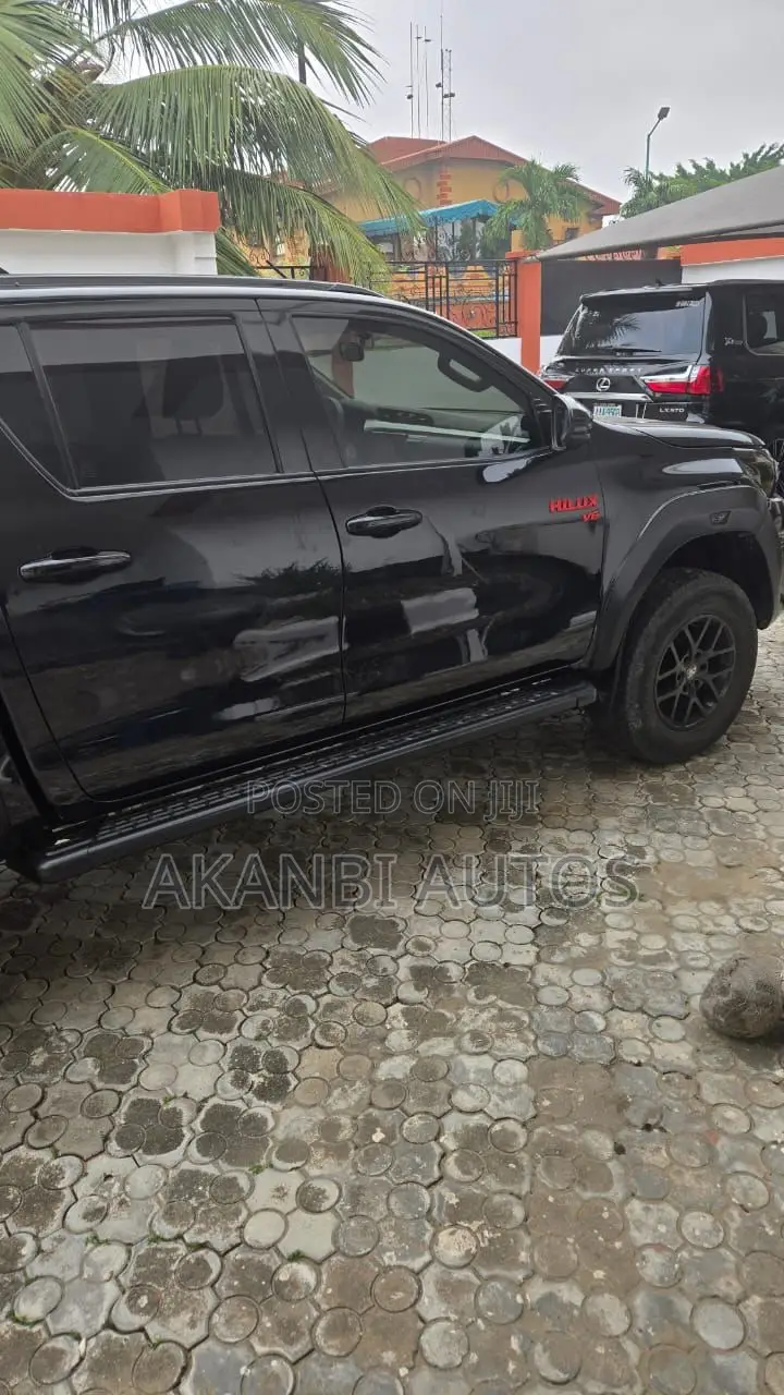 Toyota Hilux 2020 Black