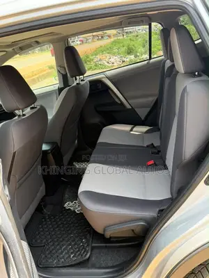 Toyota RAV4 XLE 4dr SUV (2.5L 4cyl 6A) 2014 Silver