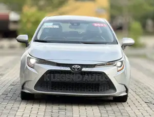 Toyota Corolla LE 2021 Silver